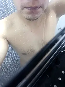 Snapshot of MENRED24 chatting on 10.25.25 MENRED24 online show from 10.25.25