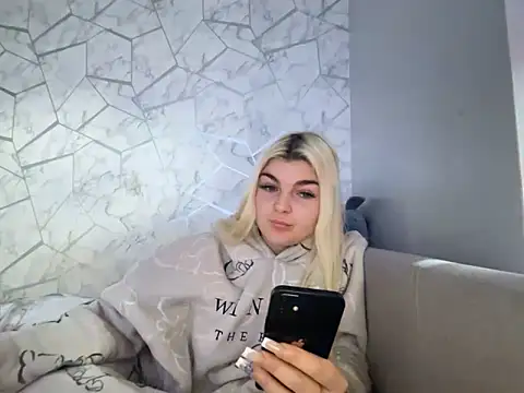 Snapshot of rosie-hipstergal chatting on 11.04.25 rosie-hipstergal online show from 11.04.25