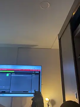 GiaStonne online show from 11.28.25