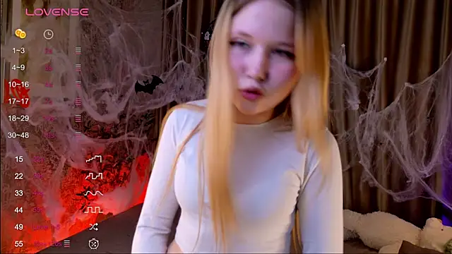 VivieSunn online show from 10.30.25