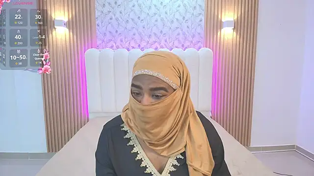 Snapshot of Lina_arabiann chatting on 11.26.25 Lina arabiann online show from 11.26.25