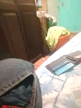 Snapshot of crazyyela chatting on 10.25.25 crazyyela online show from 10.25.25