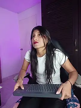 YeseniaRodriguez3 online show from 04.20.26