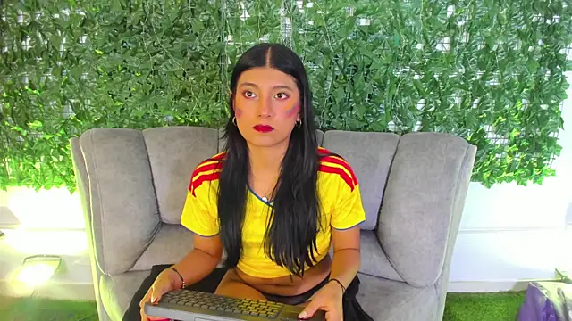 YeseniaRodriguez3 online show from 07.07.26