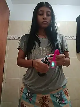YeseniaRodriguez3 online show from 07.10.26