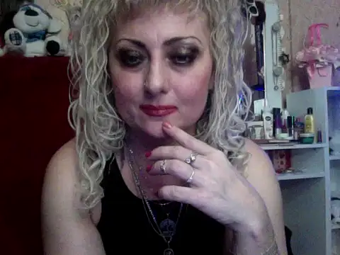 xHot Amazonq online show from 11.03.25