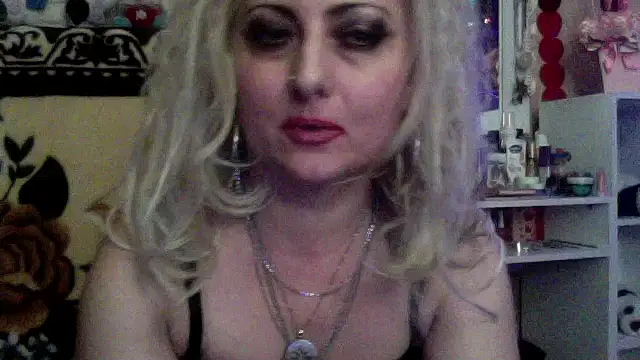 xHot Amazonq online show from 12.14.25