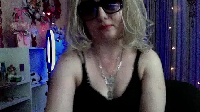 xHot Amazonq online show from 03.28.26