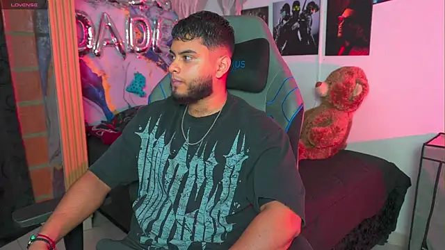 Tiler wolker online show from 04.23.26