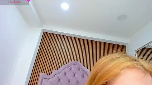 JanneBlossom  online show from 11.16.25