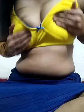 Snapshot of SexyBonitaaa chatting on 10.29.25 SexyBonitaaa online show from 10.29.25