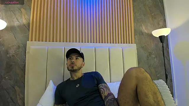 Snapshot of axel_tatto chatting on 10.27.25 axel tatto online show from 10.27.25