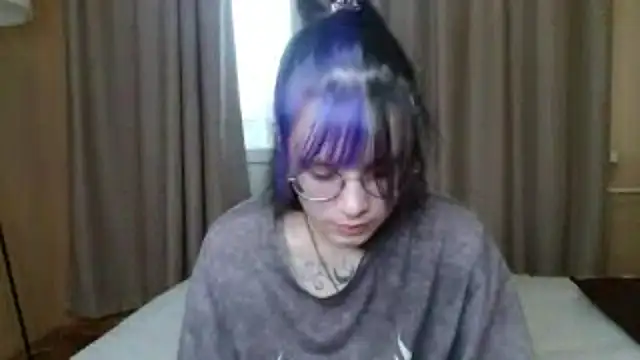 Snapshot of KellePourier chatting on 06.19.26 KellePourier online show from 06.19.26