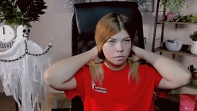 EvaDarc online show from 10.29.25