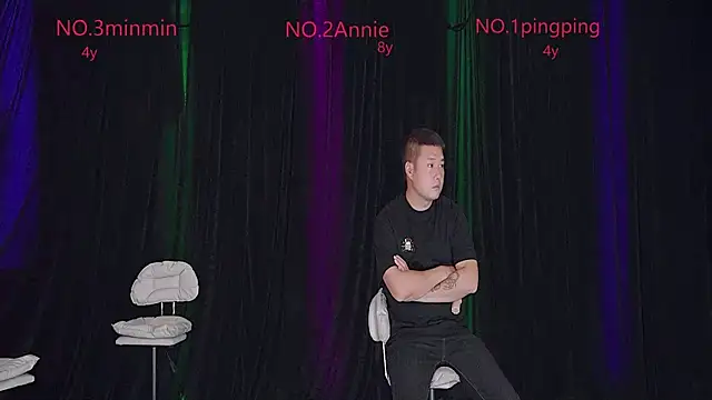 Snapshot of forever_003 chatting on 10.29.25 forever 003 online show from 10.29.25