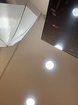 Hannahpradaa  online show from 12.20.25