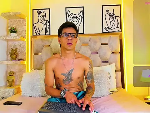 Snapshot of Andrew_Haalls chatting on 10.28.25 Andrew Haalls online show from 10.28.25