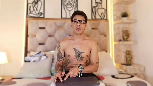 Andrew Haalls online show from 11.15.25