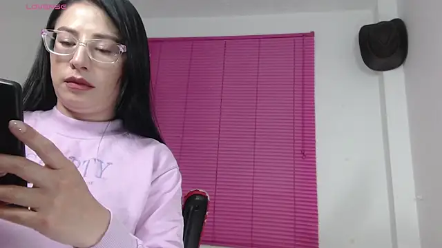 Emma Hotkiss online show from 04.14.26