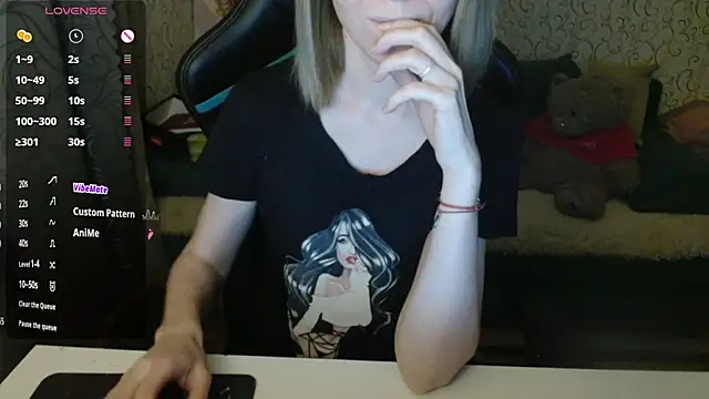 Snapshot of _Alisa_Allison_ chatting on 10.28.25  Alisa Allison  online show from 10.28.25