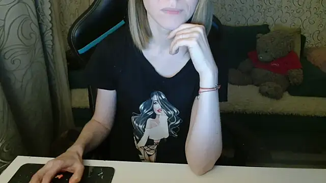 Snapshot of _Alisa_Allison_ chatting on 10.30.25  Alisa Allison  online show from 10.30.25