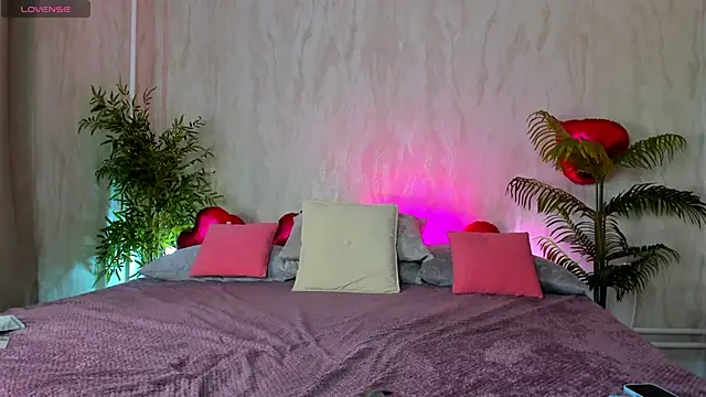 May Yam online show from 04.16.26