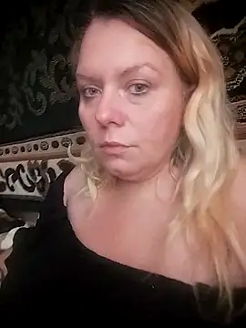 Lana-murr online show from 10.31.25