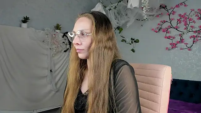 Snapshot of Olga_Cat chatting on 10.28.25 Olga Cat online show from 10.28.25