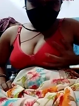 Snapshot of hot_couple_000 chatting on 10.27.25 hot couple 000 online show from 10.27.25