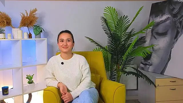 Snapshot of DianVolpe chatting on 10.28.25 DianVolpe online show from 10.28.25