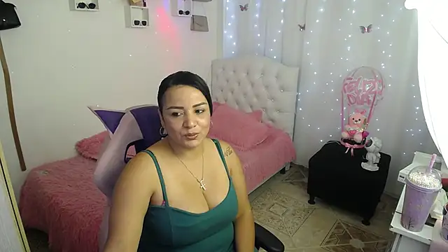 Snapshot of karitomyler__ chatting on 11.12.25 karitomyler online show from 11.12.25