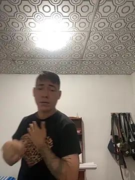 Snapshot of JOMIITALIA chatting on 10.28.25 JOMIITALIA online show from 10.28.25