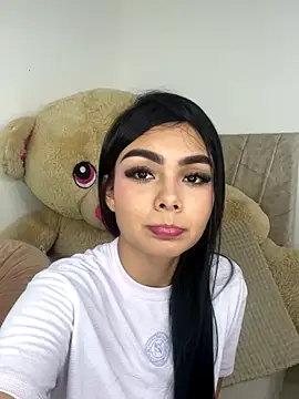 Snapshot of little_emiily_ chatting on 10.28.25 little emiily  online show from 10.28.25