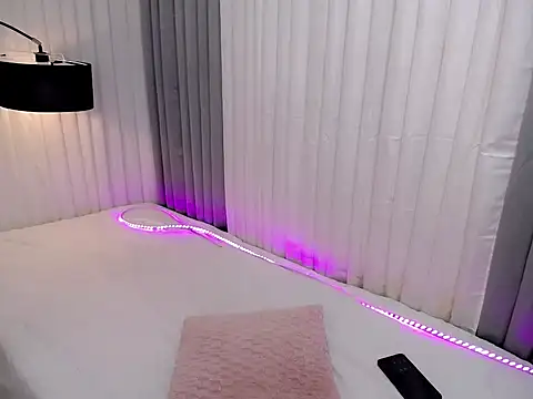 Xhugejerkingtrans online show from 12.04.25