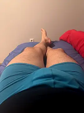 Snapshot of pufipf chatting on 10.28.25 pufipf online show from 10.28.25