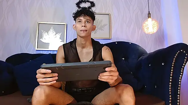 KamiSuarez online show from 11.08.25