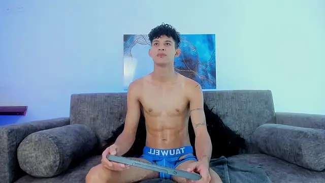 KamiSuarez online show from 11.25.25