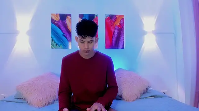 KamiSuarez online show from 11.28.25