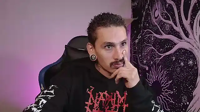 Snapshot of mateos6_6 chatting on 11.26.25 mateos6 6 online show from 11.26.25