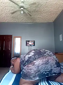 Snapshot of Pinkmagic2017 chatting on 10.31.25 Pinkmagic2017 online show from 10.31.25