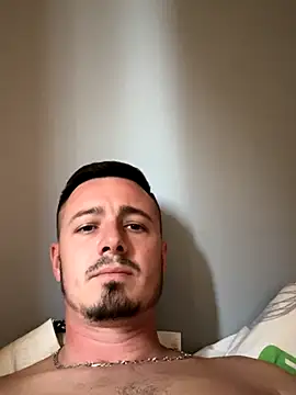 Snapshot of grosculsexy22 chatting on 10.31.25 grosculsexy22 online show from 10.31.25