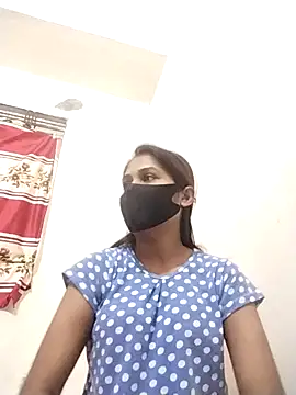 Green LaDY66 online show from 11.03.25