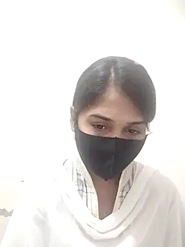 Green LaDY66 online show from 11.19.25