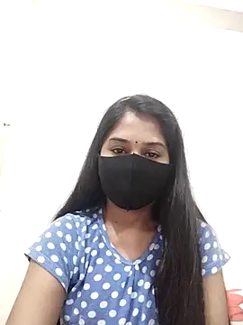 Green LaDY66 online show from 11.22.25