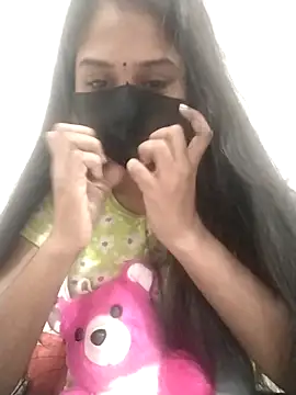 Green LaDY66 online show from 11.24.25