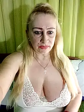 Snapshot of Esenia505 chatting on 04.04.26 Esenia505 online show from 04.04.26