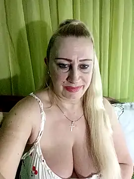 Snapshot of Esenia505 chatting on 04.11.26 Esenia505 online show from 04.11.26