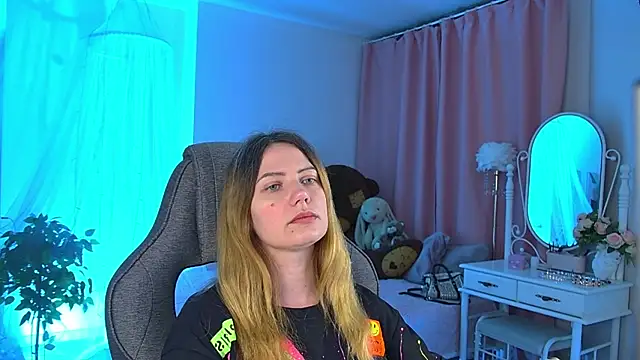 AleksaLaurent online show from 11.21.25