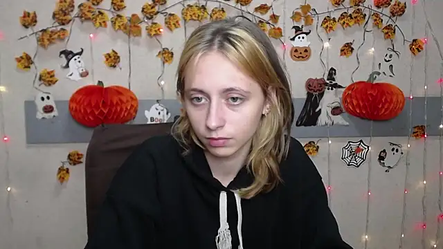 TracyLll online show from 11.03.25