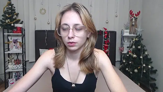 TracyLll online show from 01.08.26